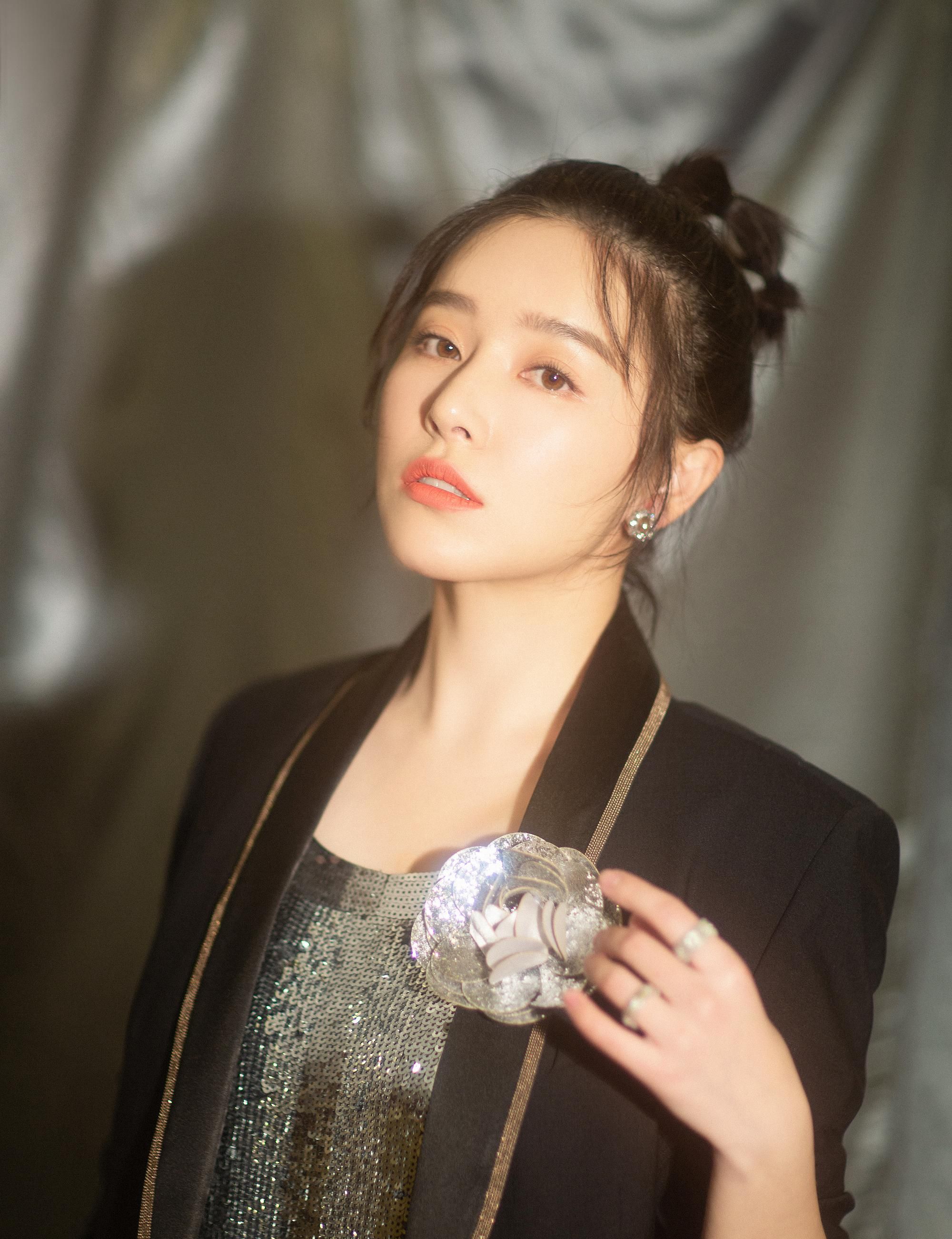闞清子演藝事業(yè)持續(xù)升溫，新動態(tài)備受矚目，最新消息一覽